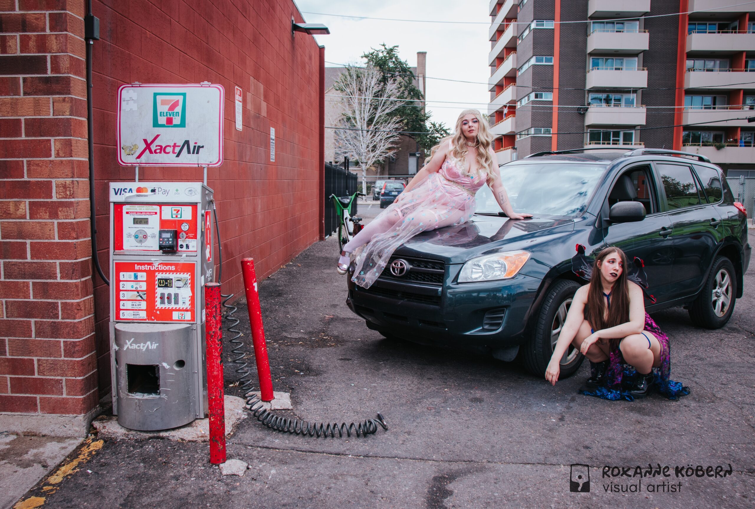 Queens of the 7/11 photographed by Roxanne Köbern